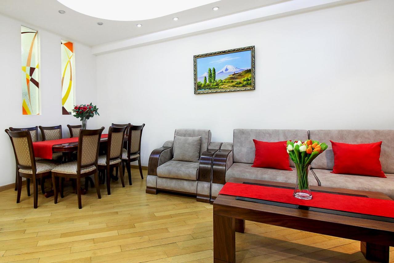 3 Bedroom Apartment Near Republic Square Jerevan Buitenkant foto