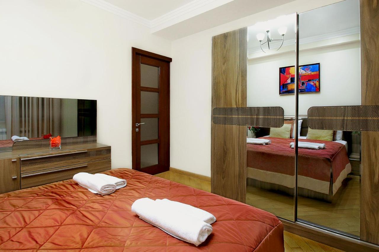 3 Bedroom Apartment Near Republic Square Jerevan Buitenkant foto