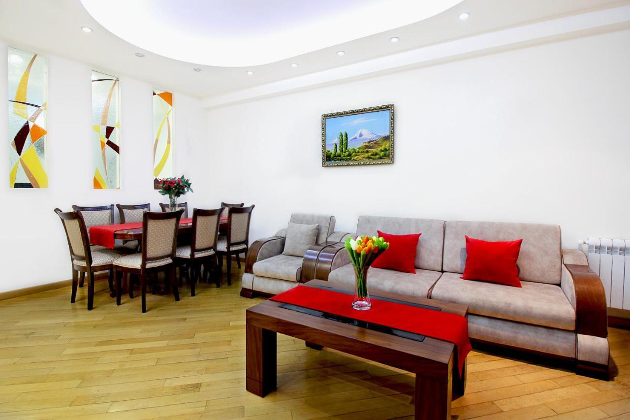3 Bedroom Apartment Near Republic Square Jerevan Buitenkant foto