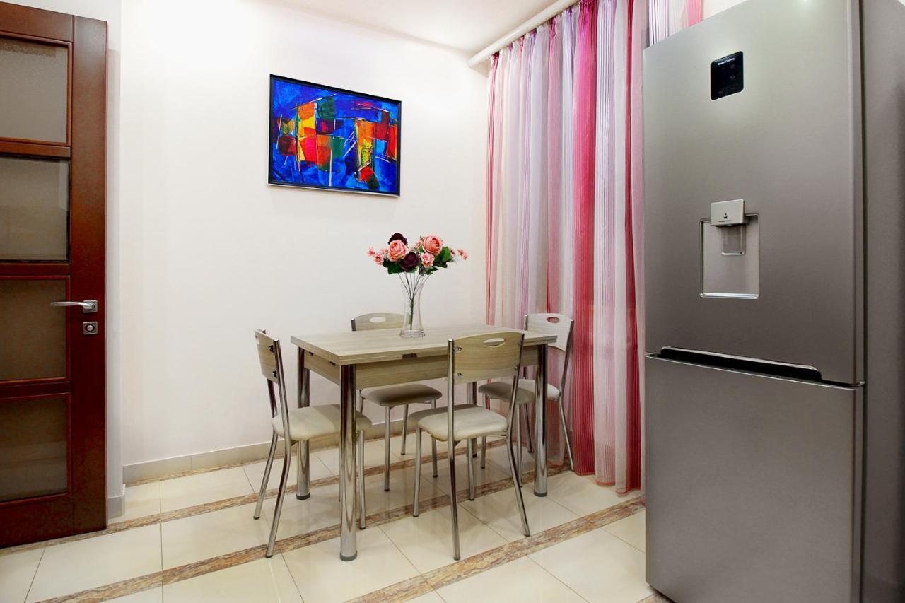 3 Bedroom Apartment Near Republic Square Jerevan Buitenkant foto